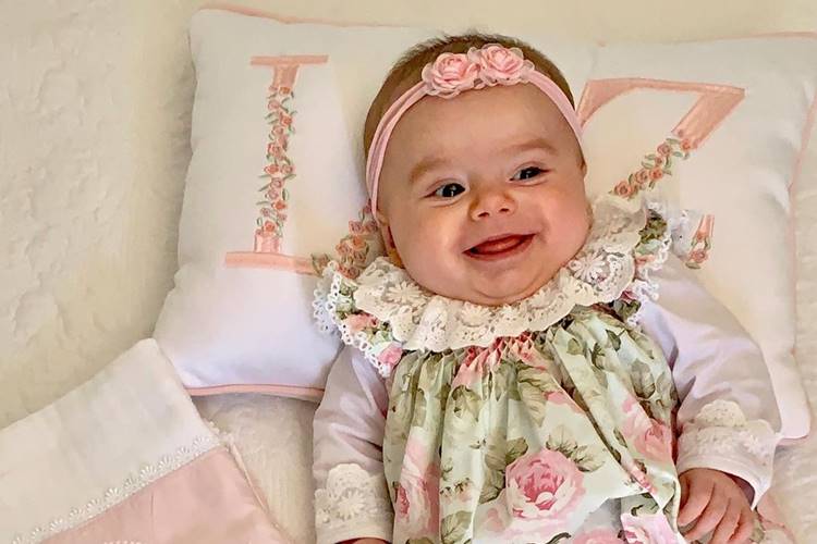 Thaeme celebra quarto mês da filha Liz
