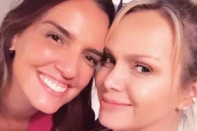 Luciana Cardoso, esposa de Faustão, posa ao lado de Eliana e se declara na web