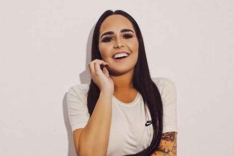 Perlla exibe antes e depois e surpreende após perda de 17kg: “Essa sou eu”