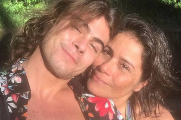 Mãe do ator Rafael Vitti homenageia o filho que será pai pela primeira vez