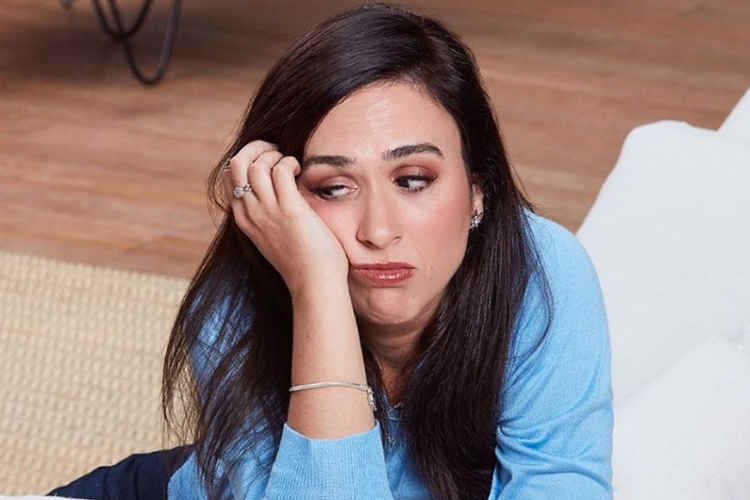 Tatá Werneck se irrita e discute com internauta