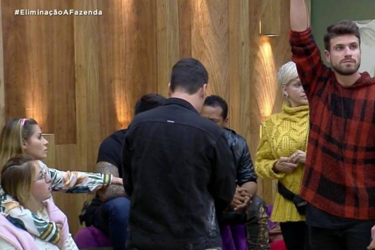 A Fazenda 11: Diego vence prova de fogo e Guilherme Leão escolhe dois para a baia