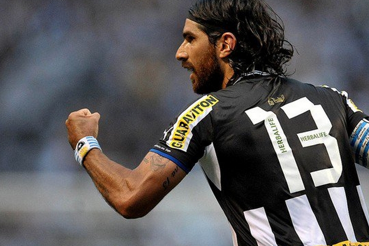 Famoso jogador abandona carreira e se torna apresentador de TV fora do Brasil