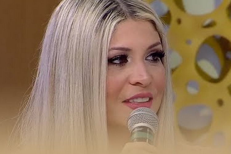 Famosa cantora revela problemas graves no corpo após cirurgia plástica