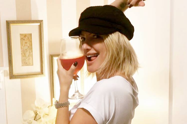 Indireta? Antonia Fontenelle causa na web após entrevista de Eduardo Costa