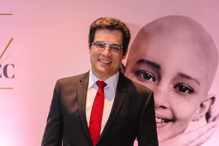 Celso Portiolli surge em click raro com a filha durante evento