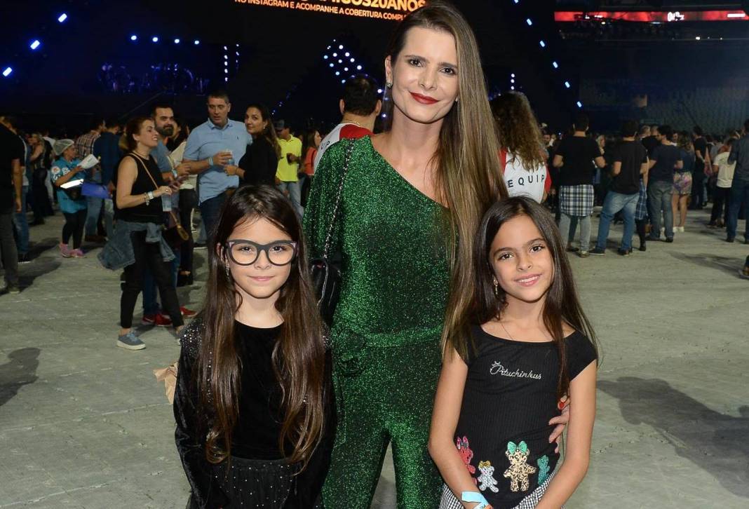 Fl&aacute;via Fonseca e as filhas - Foto: AG News/Francisco Cepeda