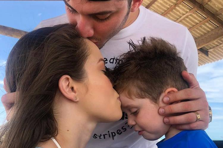 Após vídeo polêmico, cantor sertanejo comenta crise no casório