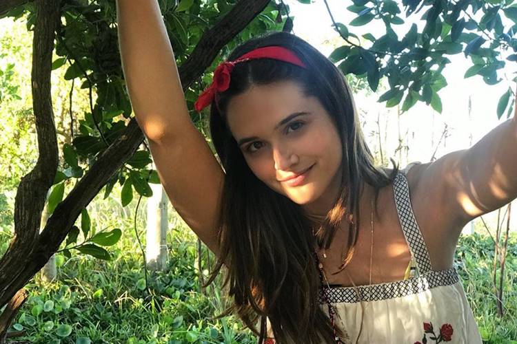 Juliana Paiva relembra o pai e recebe apoio na web