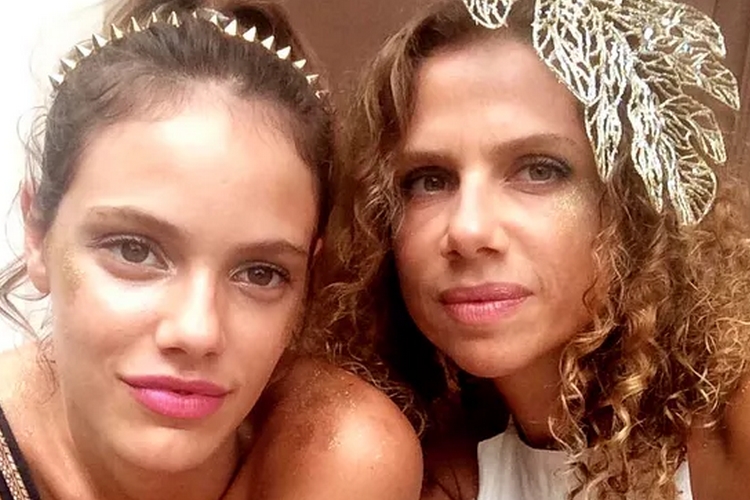 Assim como a filha, mãe de Laura Neiva está grávida aos 41 anos