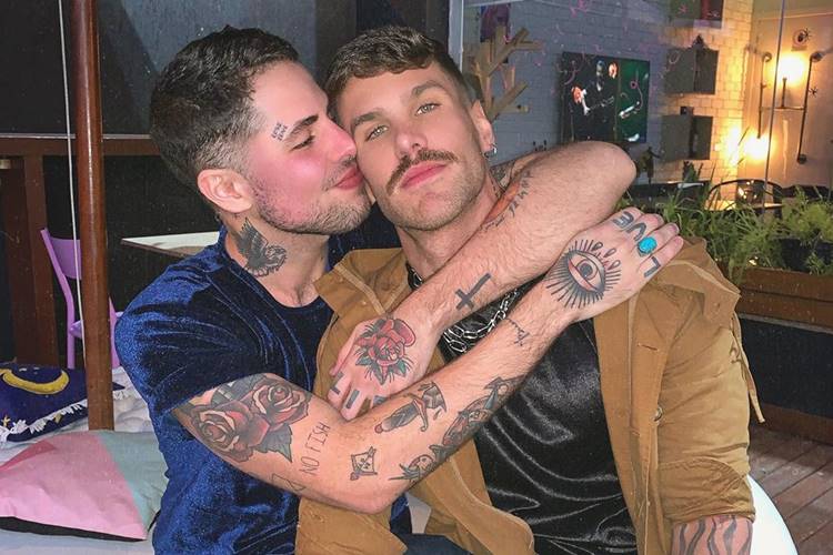 Ex-participante do ‘The Voice Brasil’, noivo do sobrinho de Silas Malafaia, revela ter HIV