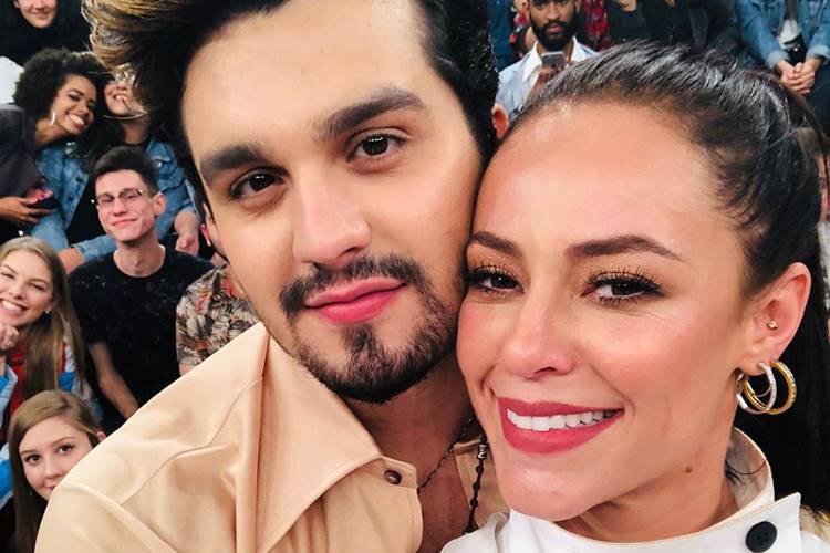 Luan Santana surpreende Paolla Oliveira em programa