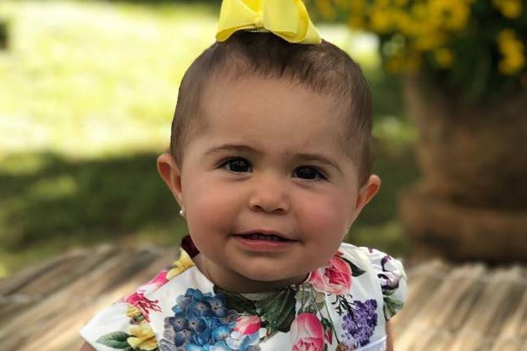 Mulher de sertanejo registra primeira vez da filha na praia: “Momentos impagáveis”