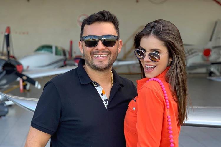 Mano Walter exibe fotos da lua de mel