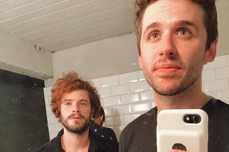 Gil Coelho presta linda homenagem a Maurício Destri: “O amor é lindo e puro”