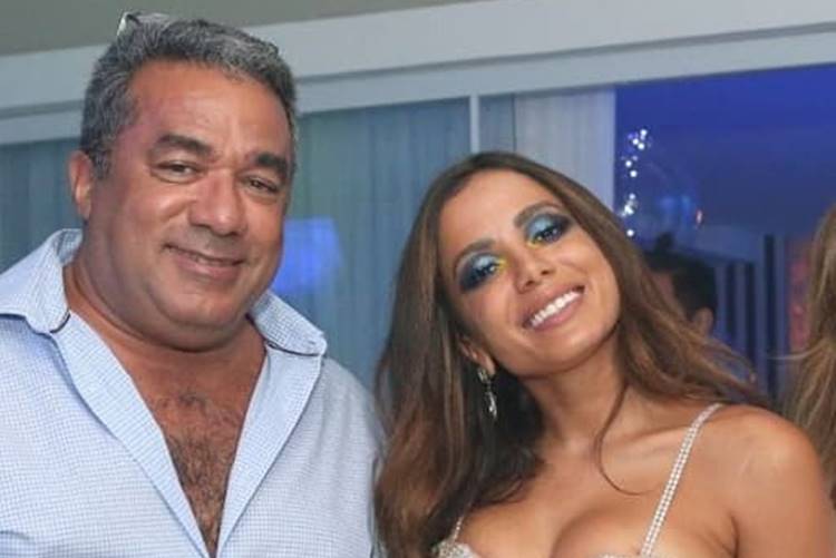 Guia espiritual fez previsão sobre sucesso de Anitta, revela pai da cantora