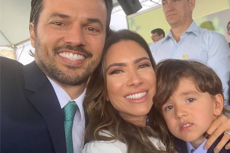 Ao lado da família, Patrícia Abravanel marca presença no desfile de 7 de setembro