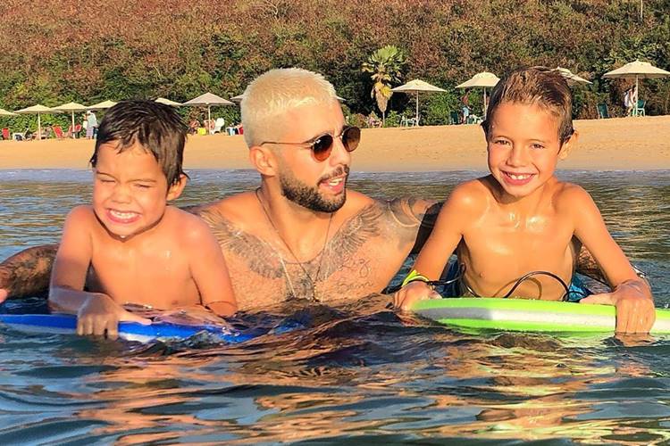 Pedro Scooby reage e dispara contra nova acusação polêmica sobre filhos