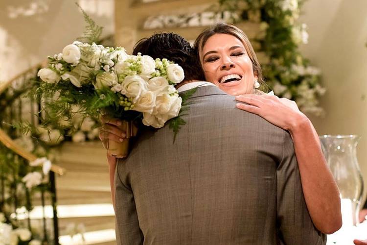 Rebeca Abravanel faz surpresa para Alexandre Pato no dia do seu aniversário