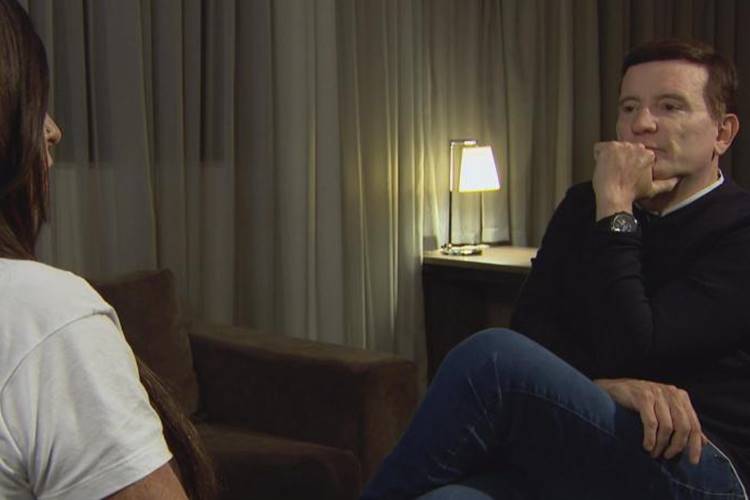 Roberto Cabrini entrevista a sobrevivente de tentativa de feminicídio Bárbara Penna