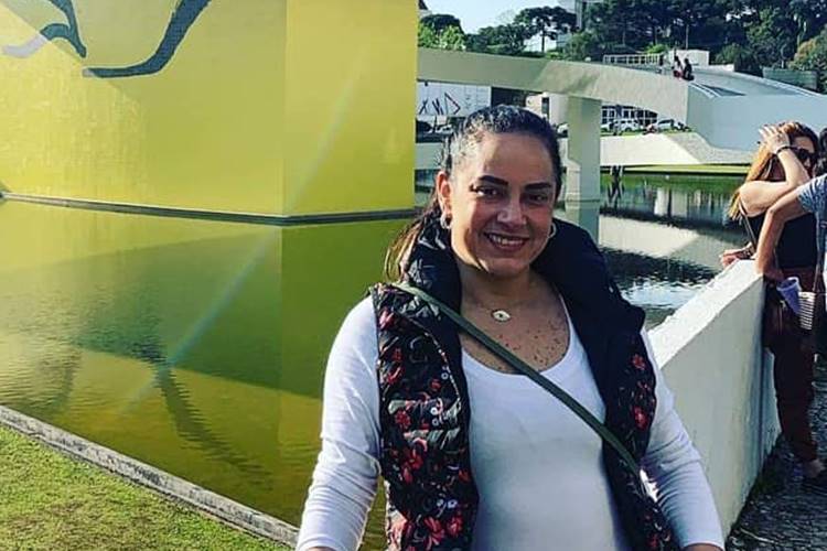 Silvia Abravanel curte férias e dispara: “Não dependo de ninguém pra isso”