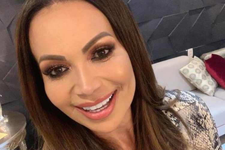 Solange Almeida surge em cliques sem retoques