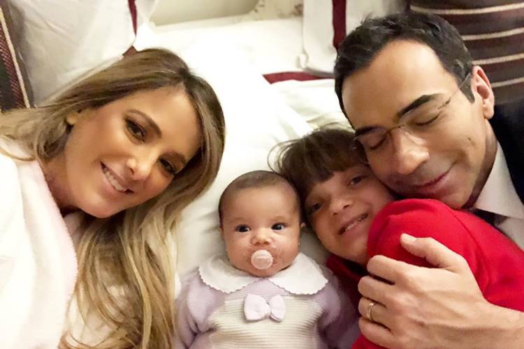 Ticiane Pinheiro revela atitude de César Tralli após nascimento de Manuella