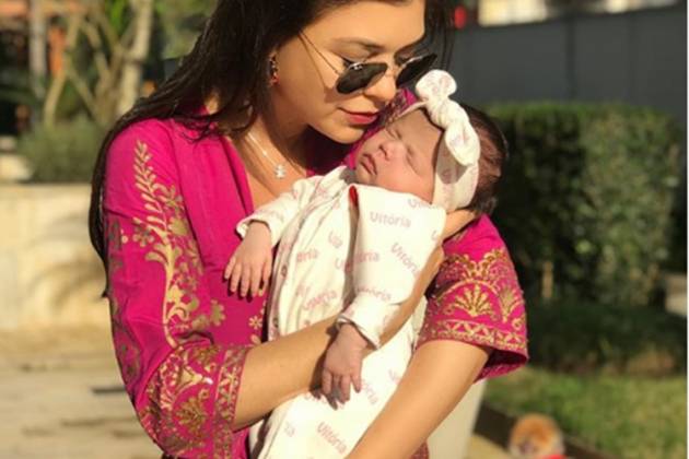 Amanda Françoso e filha Vitória reprodução Instagram