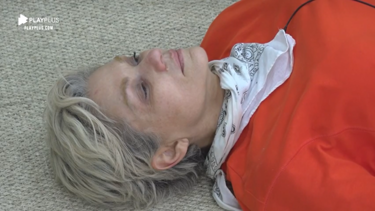 A Fazenda 11: Andréa Nóbrega tem surto ao cuidar dos porcos