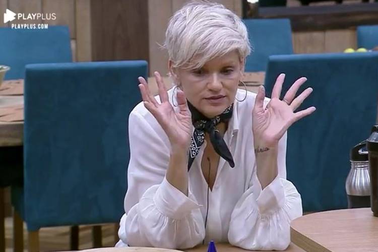 A Fazenda 11: Andréa Nóbrega recusa parabéns de peão: “Nem encosta”