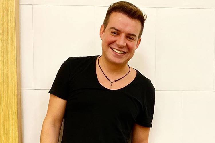 Sertanejo Belutti relembra época de modelo