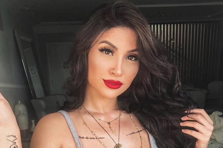 Bianca Andrade posta click com look transparente; Confira!
