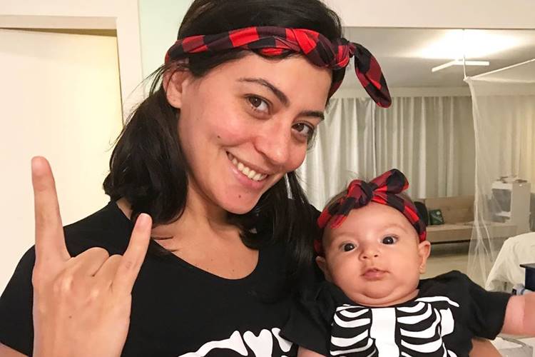 Carol Castro relembra primeiro Halloween com a filha, Nina