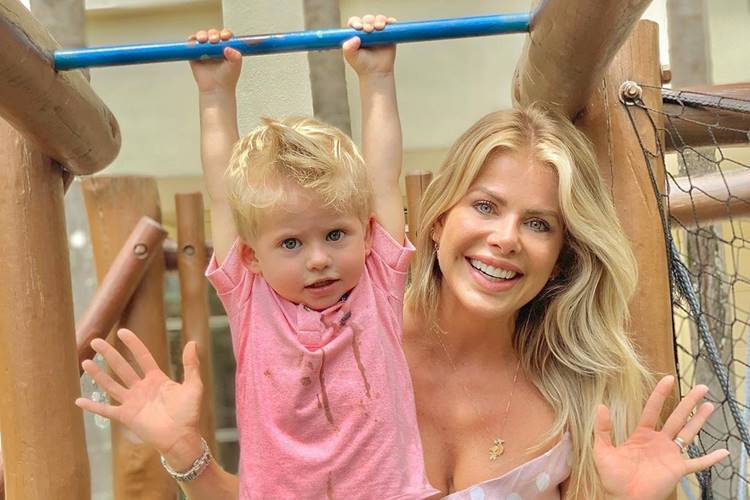 Karina Bacchi revela como cuida do filho, Enrico Bacchi