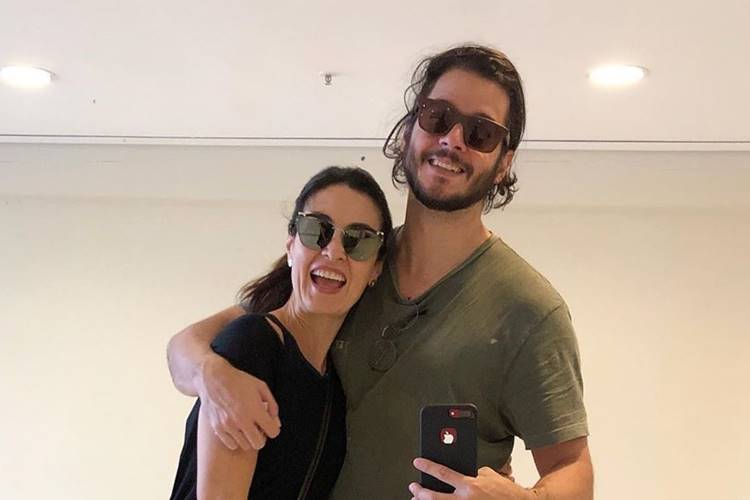 Túlio Gadelha presta homenagem aos filhos de Fátima Bernardes