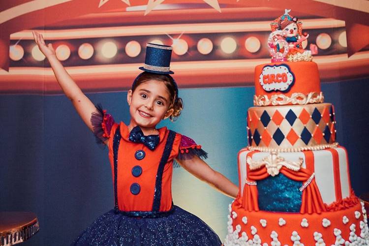 Filha de sertanejo completa 6 anos, ganha festa e número de convidados impressiona