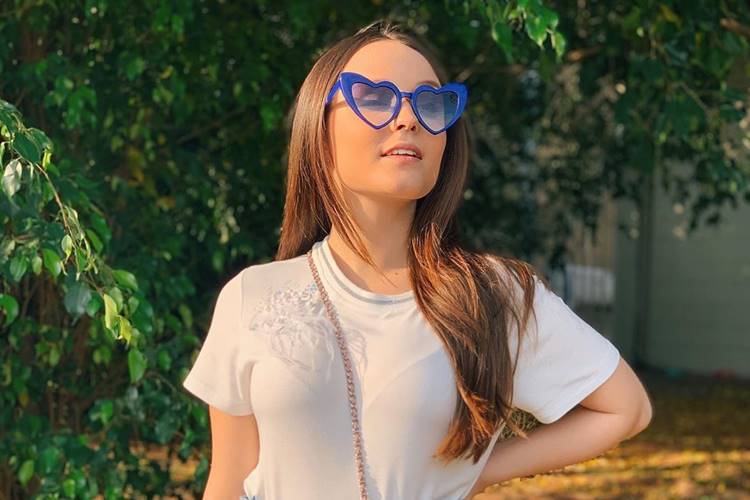 Fãs elogiam look poderoso de Larissa Manoela