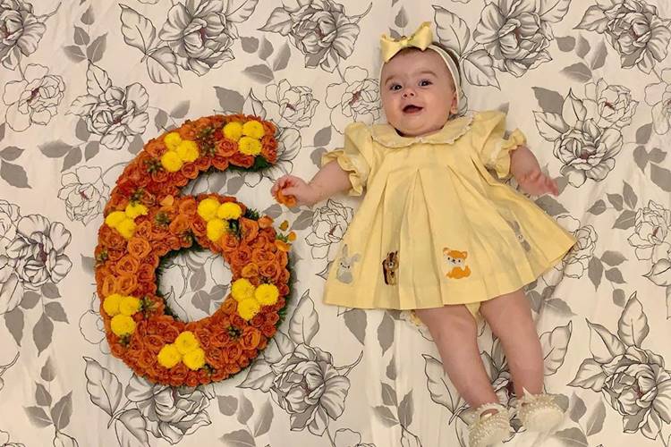 Thaeme mostra detalhes do mesversário da filha, Liz