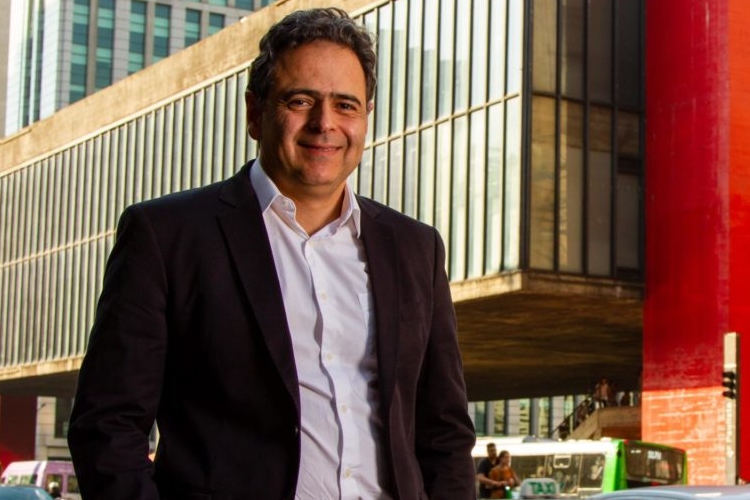 Globo tenta impedir ida de jornalista à CNN Brasil e vira alvo de piada