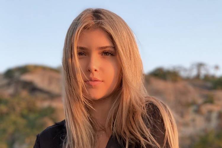 Filha de Andréa Nóbrega exibe corpo sarado na web