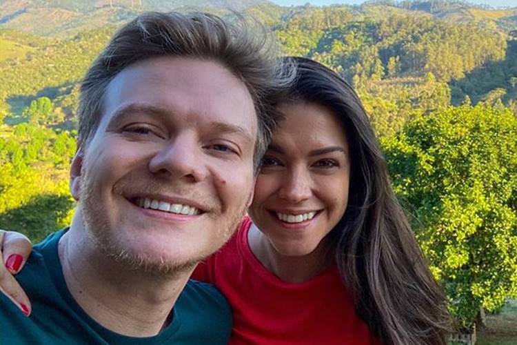 Michel Teló e Thais Fersoza comemoram cinco anos de casados