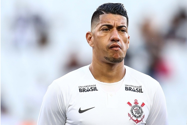 Jogador do Corinthians se envolve em acidente grave e atropela homem