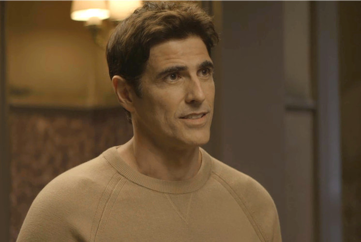 A Dona do Pedaço: Régis vira evangélico e se recusa a ir ao casamento de Agno e Leandro