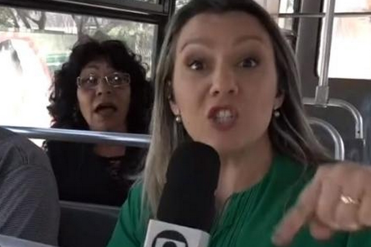 Ao vivo, repórter da Globo leva bronca de passageira durante reportagem em ônibus