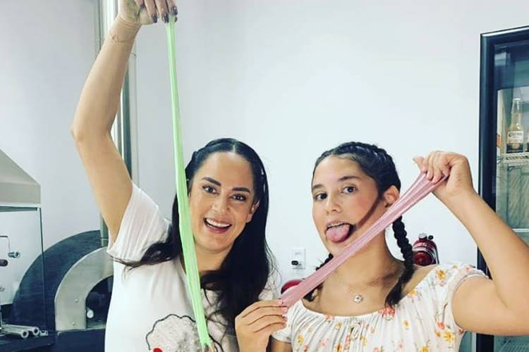 Silvia Abravanel celebra o aniversário da filha, Amanda