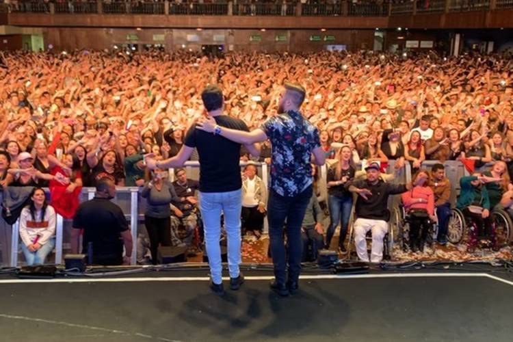 Dupla sertaneja tem show cancelado e fãs lamentam