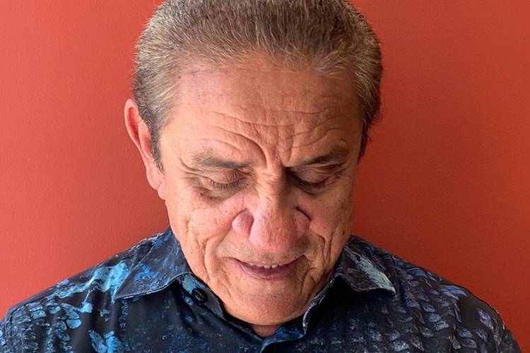 Cantor relembra vício em cocaína: “Sofri bastante”