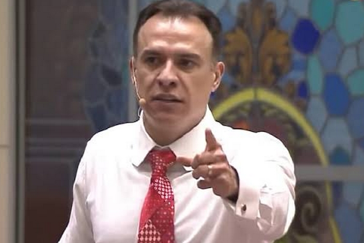 Igreja Universal entra com ação polêmica na Justiça contra bispo do ‘Balanço Geral’
