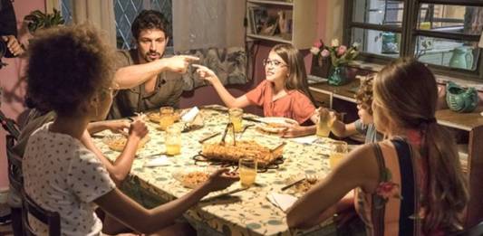 Bom Sucesso - Marcos e Sofia jantam na casa de Paloma (TV Globo)