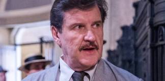 Éramos Seis: Júlio tem grave crise de estômago e precisa ser internado Éramos Seis - Julio (Globo/Raquel Cunha)